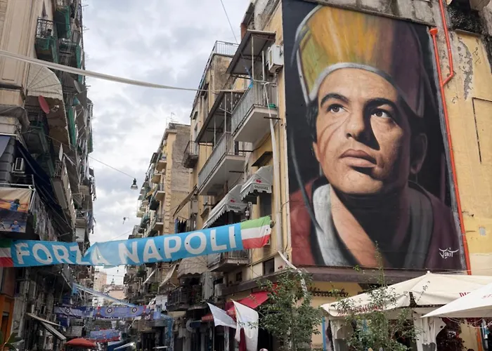 Ciuculill Νάπολη